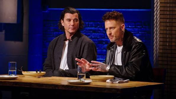 Bobby Flay approached Guy Fieri years ago to ask him if he was a chef or a jeweler because of all of his chains! 🤣 You know what, fair question! #ElvisDuranShow #GuyFieriOnElvis
