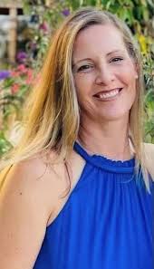 Carolyn Huntley's Instagram, Twitter & Facebook