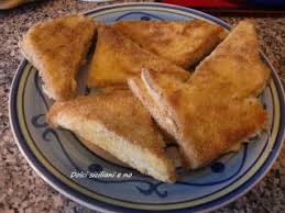 Ci tengo a precisare però che la vera mozzarella in carrozza come si fa a napoli prevede le fette di pane cafone e la vera mozzarella di bufala e che il tutto venga fritto! Mozzarella In Carrozza Dolci Siciliani E No