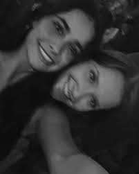 Hi my name is Scarlett Moon and I am from Dallas, Texas I am 100% committed  to Arkansas and I am undecided rn for my major. I love shopping, traveling,  going out