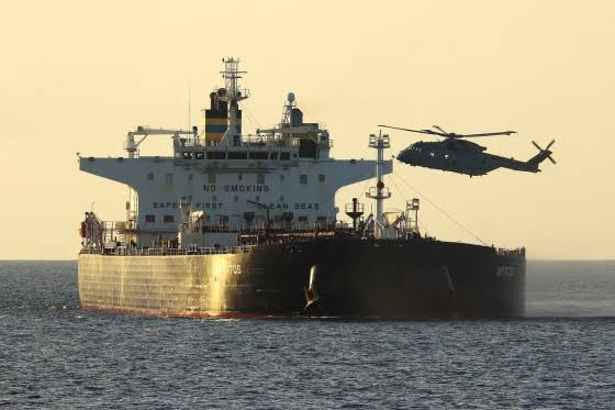 Russian warship fired warning shots near a yacht in the English Channel