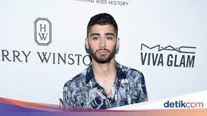 Check spelling or type a new query. Potong Rambut Tampilan Baru Zayn Malik Dikritik Netizen Mirip Jamur