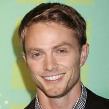 Mark Callan (played by Wilson Bethel) outfits