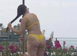 Sosyal medya hesabından yaptığı paylaşımlarla dikkat çekmeyi başaran duygu özaslan, geride bıraktığımız gün havuz kenarında bikinisiyle objektiflere yakalandı. Paylasimlariyla Olay Olan Duygu Ozaslan Benim Kilomun Pesini Biraksak Mi Artik Haberi Maras Haberleri
