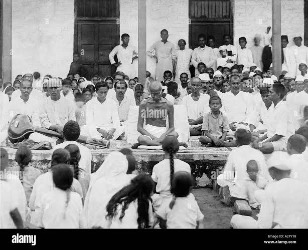 Mahatma Gandhi at evening ashram prayer meeting, Ahmedabad, Amdavad, Gujarat, Gujrat, India, January 1930, old vintage 1900s picture Stock Photo - Alamy