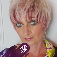 Doordat de netten als een soort zeil fungeren, vangen de bomen nog meer  wind, met dit desastreuze gevolg”, klinkt het bij teler Gert Peeters. ➡  https://tinyurl.com/4stbz2a8