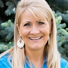 Leann Scott's Instagram, Twitter & Facebook