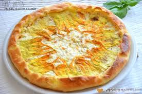 Copri la teglia con un foglio di alluminio e cuoci la torta sfogliata in forno già caldo a 180°c per circa 35 minuti. Torta Salata Con Fiori Di Zucca E Ricotta Le Ricette Di Simo E Cicci