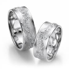 Dazu wird material abgetragen, um so an die intakten schichten zu gelangen. Life Bayer Eheringe De