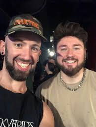 Hello!! I'm Patrick and I'm from the U.K. I'll be visiting Nashville for a  few months from October 24th! Does anyone have a spare room I can rent from  them? I'm super