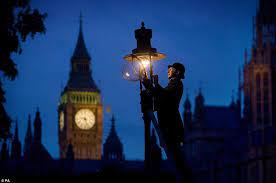 enchanting story of last gas street lights in london street light lamp post gas lamp