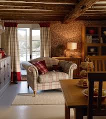 Cosy Cottage With Plaid Couch Cottage Living Rooms Cottage Living Country Living Room