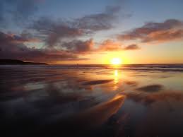 Drama apus de soare are ca temă lupta pentru apărarea fiinţei naţionale şi pentru afirmarea conştiinţei naţionale. Perfectiunea Creatiei