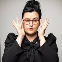 Ashley Comeau's Instagram, Twitter & Facebook