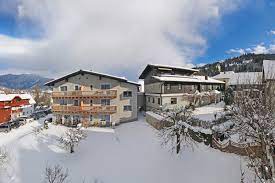 √ mit holzofen √ direkt an der skipiste √ mitten im wandergebiet uvm.{:en}enjoy unforgettable holidays in styria, austria: Reiters Wohlfuhlhotel In Haus Im Ennstal Angebote Zimmer Verfugbarkeit