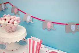 This doesn't necessarily sound incredibly exciting on the first read, but just look at the idea is that all your guests bring a baby photo of themselves to the shower, you pin them all up together and have to guess which picture belongs to. 21 Diy Baby Shower Decorations To Surprise And Spoil Any New Mom To Be