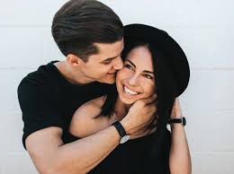 Korpersprache Beim Mann Das Bedeuten Seine Beruhrungen Korpersprache Mann Beziehung Schone Frauen Zitate