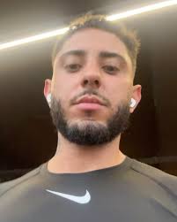 Non videmus manicae quod in tergo est.