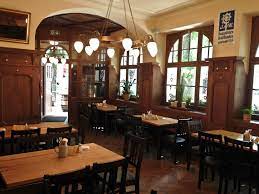 The giesinger garten is a wonderful restaurant with a lovely sitting area outside. Die Gaststatte Giesinger Garten In Munchen Bayrische Restaurants In Munchen