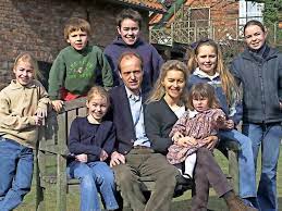 Ursula von der leyen stammt aus der familie albrecht und wuchs bis 1971 in brüssel, anschließend im südöstlich von hannover gelegenen ilten auf. Von Der Leyen In Beinhorn Wo Europas Kunftige Chefin Zu Hause Ist