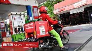 Harga minyak mentah berjangka brent naik 8 sen menjadi usd 43,90 per barel. Ekonomi Pandemi Harga Minyak Dunia Anjlok Harga Bbm Dalam Negeri Belum Tentu Bisa Turun Bbc News Indonesia