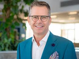 Dan Taylor's 'Spectrum' exhibit opens at Venvi Gallery