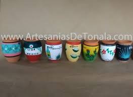 Artesanias Mexicanas De Barro Cazuelas Ollas Platos Jarros Jarritos Cantaritos Botello Fiestas Tematicas Mexicanos Artesania Mexicana Cantaros Decorados