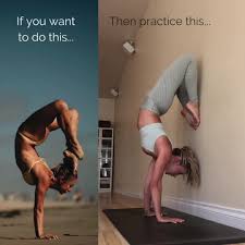 Und Mit Dieser Ubung Hier Habe Ich Mich Sehr An Das Gefuhl Gewohnt Meinen Ko In 2020 Yoga Poses Advanced Advanced Yoga Yoga Trainer