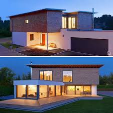 Modernes Fertighaus Mit Pultdach Bauen Einfamilienhaus Grundriss Modern Mit Garage Holz Fassade Video In 2020 Moderne Fertighauser Anbau Gartenhaus Haus