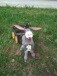 пластиковых бутылок поделки для сада своими руками из подручных материалов с описанием Osel Iz Plastikovyh Butylok Griva Slozhennyj Popolam Poddon Ot Pechenya Narezannyj Na Poloski Nedohodya Do Samoj Linii Poddony Sadovye Idei Plastikovye Butylki