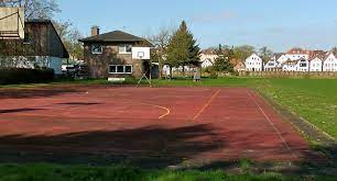 Ein schöner und gepflegter basketballplatz findet großen anklang bei den jugendlichen. Sv 1860 Minden E V Basketballplatz