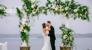 Many florists use a heavy wire inserted into the brick of foam in the raquette. 21 Amazing Wedding Arch Altar And Backdrop Ideas For Your Ceremony