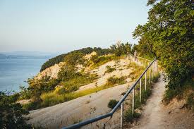 It should be noted, however, that this slovenian hidden gem has more to it than meets the eye. Radfahren Wandern Und Reiten Im Hinterland Der Slowenischen Kustenorte Portoroz Piran Velototal Das Grosste Netzwerk Rund Um Das Thema Fahrrad