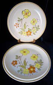 It wasn't until the middle of the 19th century in europe that individual dinner plates had become the norm, replacing the platters that diners had shared before them. Hearthside Garden Festival Sunshine Flowers Dinner Plates Handpainted Stoneware Japan Vintage 1980 S Plates Painting Patterns Vintage House