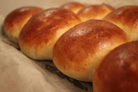 дрожжевое тесто для пирожков в духовке из сухих дрожжей Pyshnoe Testo Dlya Pirozhkov Ingredienty 200 G Kefira 400 G Muki Primerno 50 Ml Tyoplogo Recepty Salaty Cooking Recipes Eastern European Recipes Food