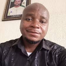 This afternoon, I paid a courtesy visit to my state Governor, Dr Okezie  Ikpeazu. We held a fruitful discussion and I used the opportunity to remind  him of the Umuahia -Uzuakoli-Akara-Alayi-Ohafia -Abiriba