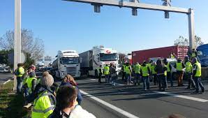 Portail des communes de france : Gilets Jaunes Troisieme Jour De Blocages Dans Les Deux Charentes