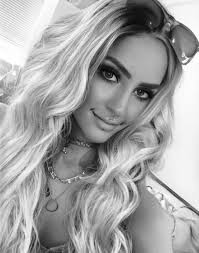 Looking to make new friends in England been here for 2 weeks and I'm lonely