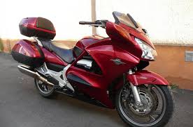 Honda St 1300 Pan European 2016 1300 Cm3 Moto Routiere 34 514 Km Rouge 13300 Salon De Provence