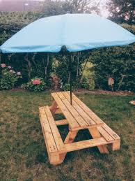 Diy Paletten Sitzgruppe Fur Kinder Patio Umbrella Outdoor Decor Patio