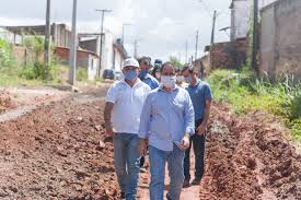 Edivaldo vistoria obras pela cidade durante o feriado | Diego Emir