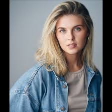 Erin Caldwell's Instagram, Twitter & Facebook