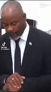 NASSAU, The Bahamas -- Governor General, Her Excellency the Most Hon. Dame  Cynthia Pratt administered the Oath of Allegiance, the Judicial Oath and  presented the Instrument of Appointment to Mr. Darron Ellis,