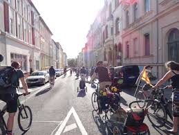 Listen to critical mass halle in full in the spotify app. Fahrraddemo Critical Mass Wieder 18 Uhr Am A Bebel Platz Hallespektrum De Onlinemagazin Aus Halle Saale