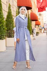 Venez decouvrir notre selection de produits vetement. Robe A Rayures Entierement Boutonnee Devant Avec Ceinture Assortie Vetement D Ete Femme Voilee Couleur Bleu Et Blanc Pret A Porter Et Accessoires