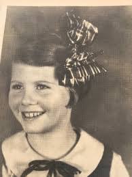 Anna Gillette's Instagram, Twitter & Facebook