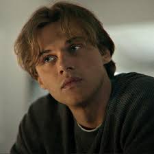 Connie Baby tá MUITO gato desde a S1 : r/TheSummerITurnedPrett