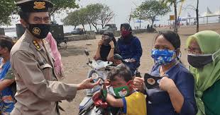 Bunga wijaya kusuma muncul dari tepi daun berupa kuncup yang makin lama makin panjang tangkai bunganya hingga bunga itu menjuntai ke bawah. Altar Akabri 89 Menggelar Baksos Di Tanjung Pasir Tanggerang Banten Teropong Timur