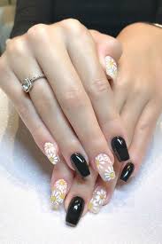 ترغبين في رسومات أظافر غير تقليدية جربي أشكال الورد على أظافرك Nails Nail Trends Nail Shapes