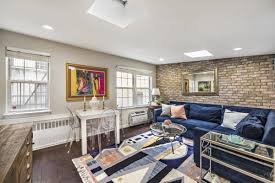 As well as luxurious living, the upper east side district of manhattan also offers visitors a number of museums. One Bedroom In A Rare Upper East Side Clapboard House Lists For 500k 6sqft